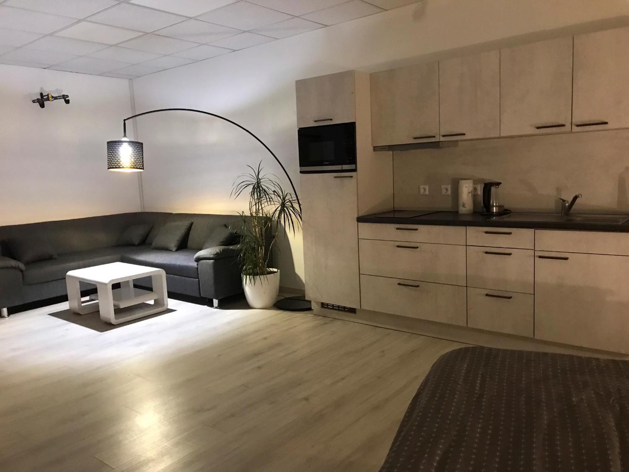 רודולשטאדט Grosse & Voll Ausgestattete Apartments, Studios, Doppelzimmer, Workspace, Parkplatz, Netflix, Prime & Schnelles Wifi In Ruhiger Lage Mit Garten מראה חיצוני תמונה