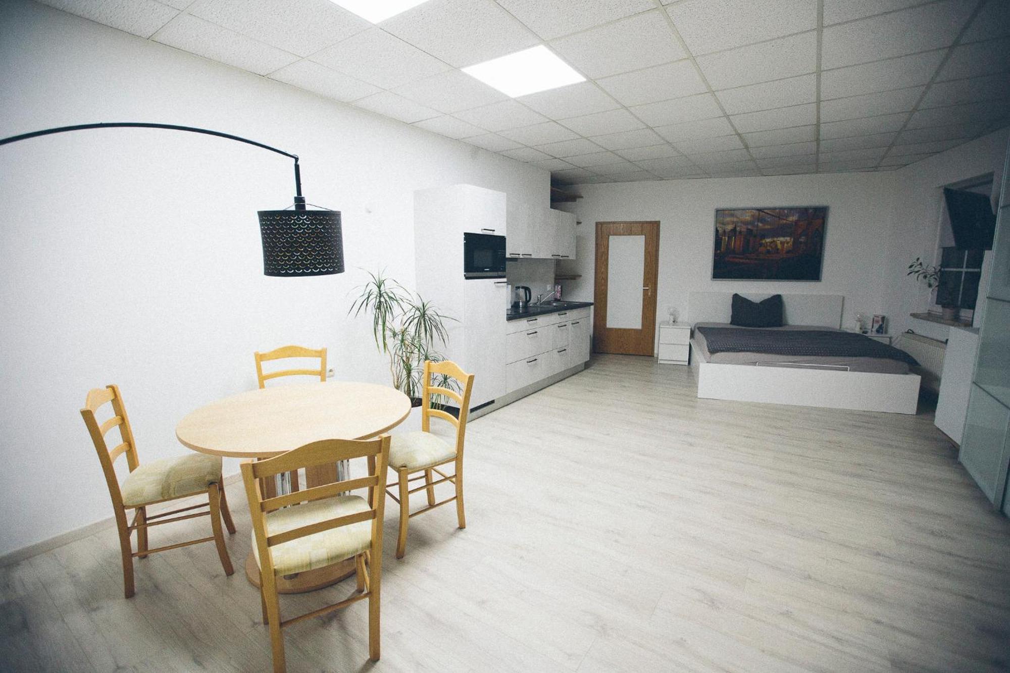 רודולשטאדט Grosse & Voll Ausgestattete Apartments, Studios, Doppelzimmer, Workspace, Parkplatz, Netflix, Prime & Schnelles Wifi In Ruhiger Lage Mit Garten מראה חיצוני תמונה