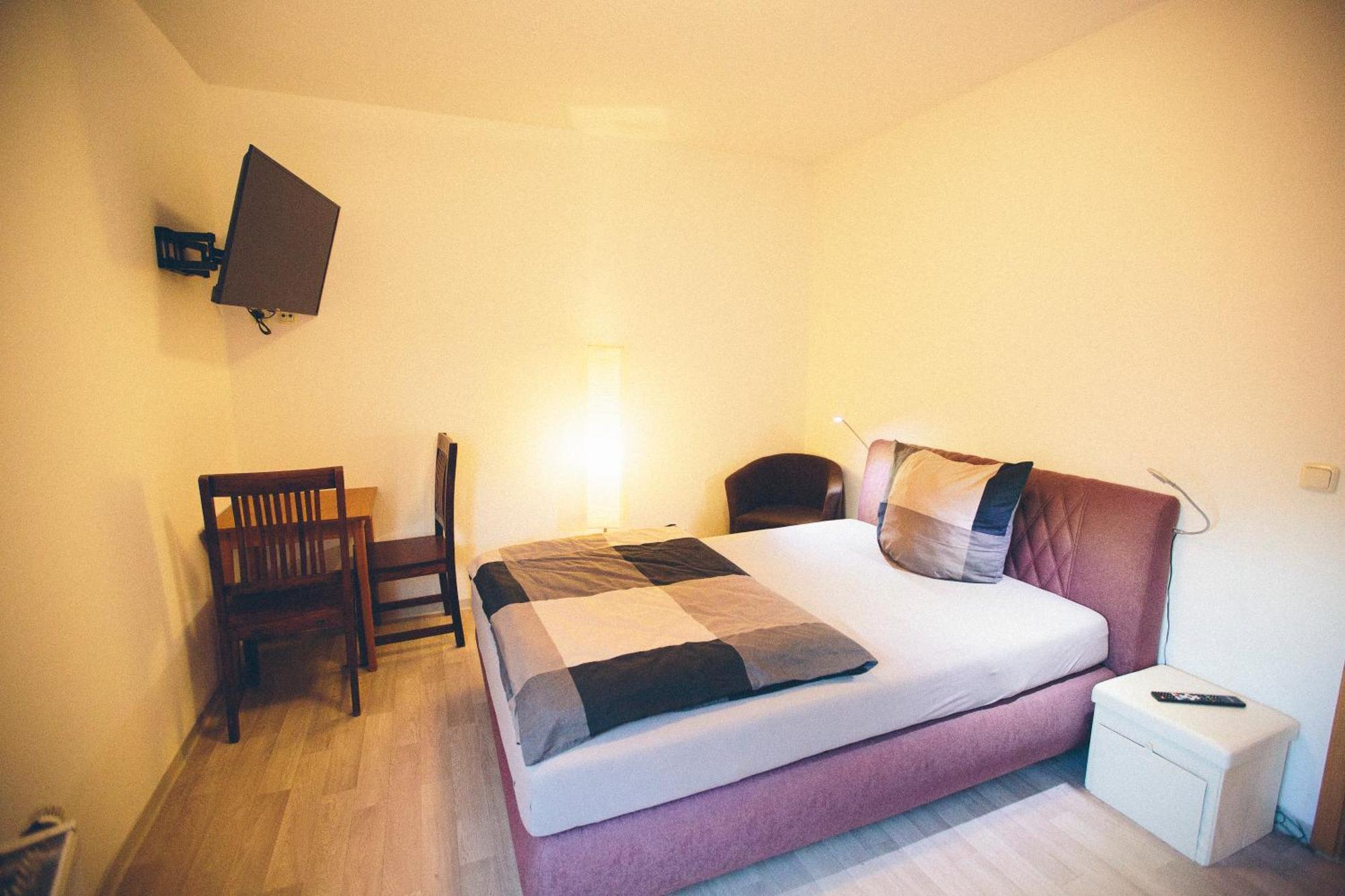 רודולשטאדט Grosse & Voll Ausgestattete Apartments, Studios, Doppelzimmer, Workspace, Parkplatz, Netflix, Prime & Schnelles Wifi In Ruhiger Lage Mit Garten מראה חיצוני תמונה